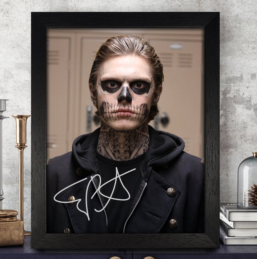 Evan Peters | eBay Autograph Signed Marvel and 0 WandaVision Photo